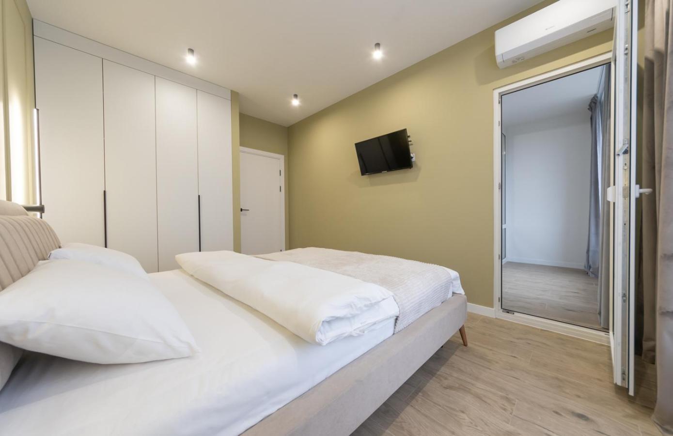 Apartment Luxury Near Metro Station Osokorky Kiew