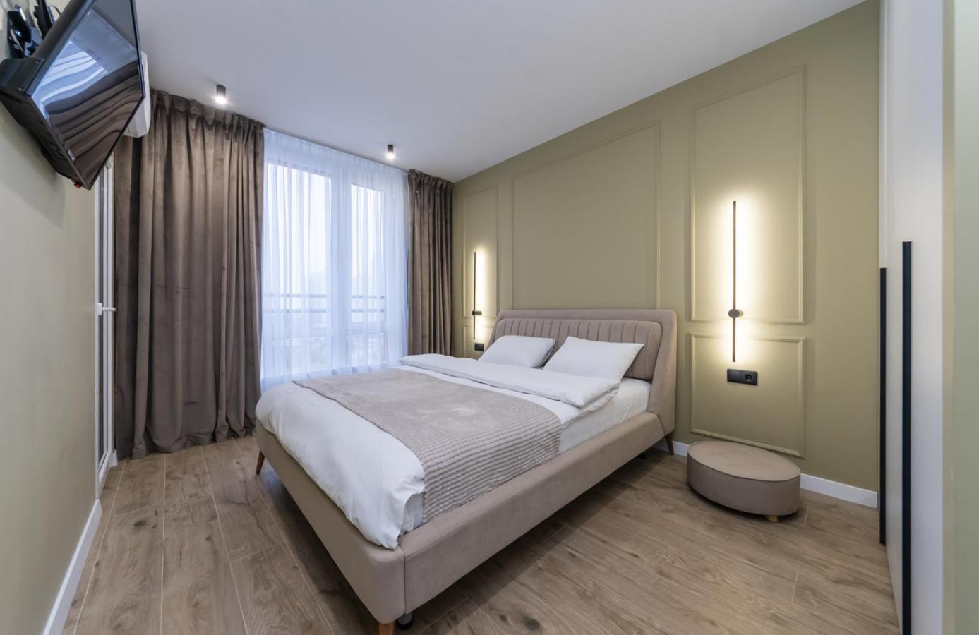 Luxury Near Metro Station Osokorky Apartment *