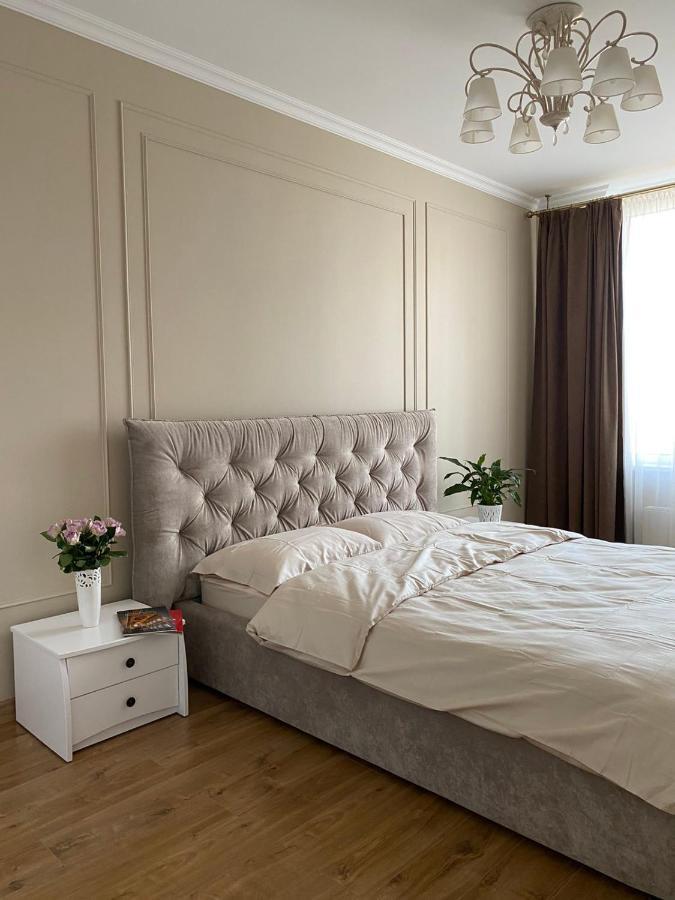 Luxury Near Metro Station Osokorky Apartment