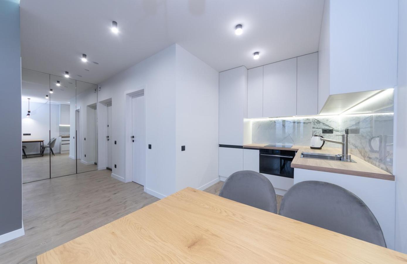 Apartment Luxury Near Metro Station Osokorky Kyiv