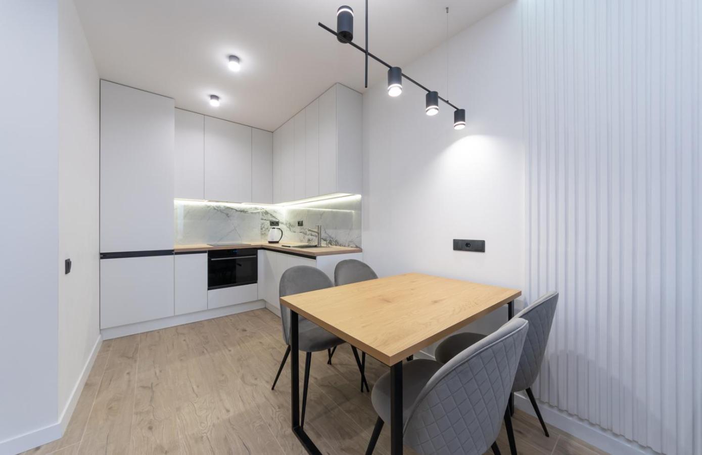 Luxury Near Metro Station Osokorky *