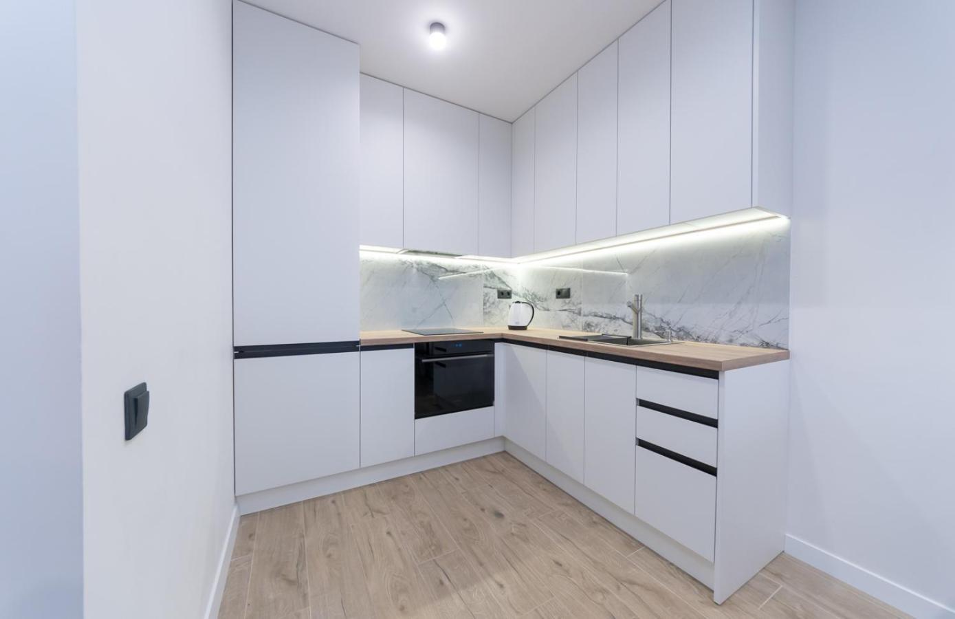 Luxury Near Metro Station Osokorky Apartment *