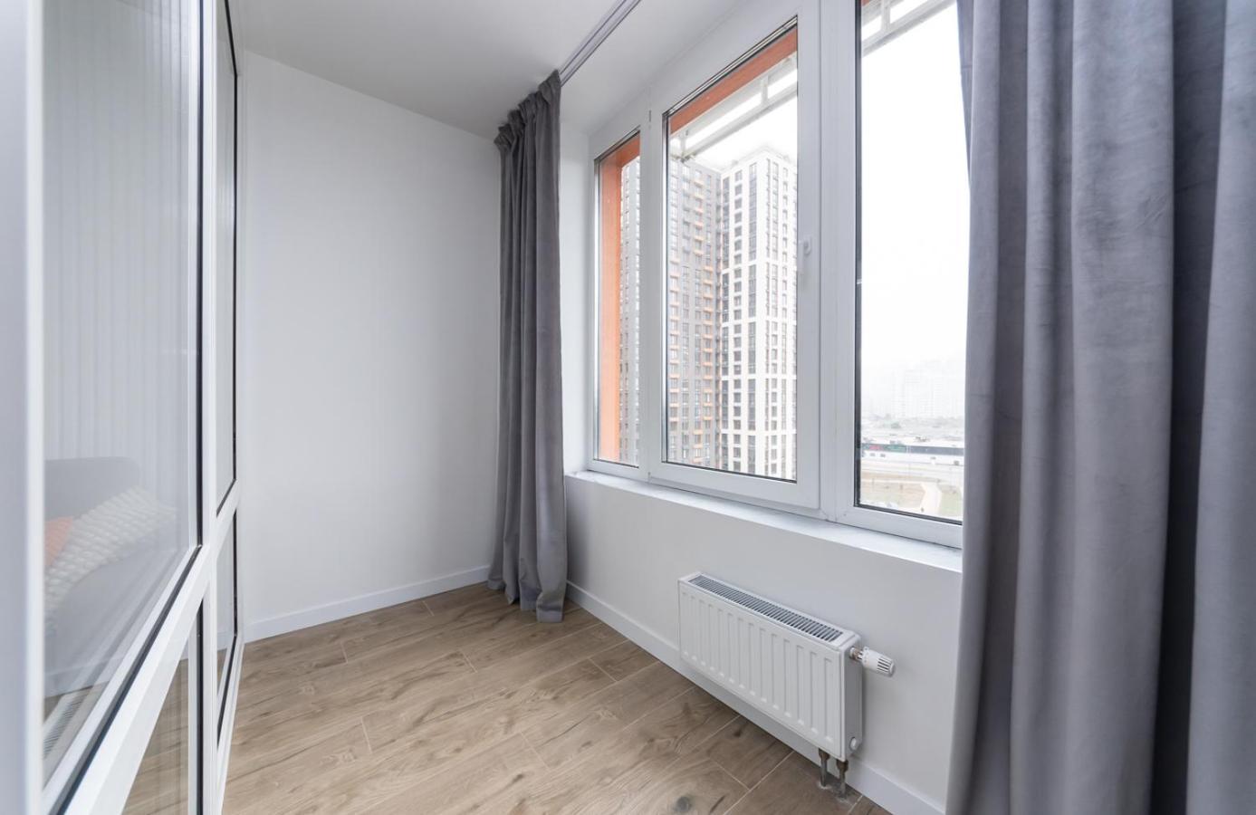 Luxury Near Metro Station Osokorky Apartment