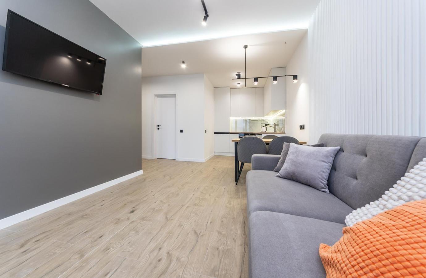 Luxury Near Metro Station Osokorky Apartment Kyiv
